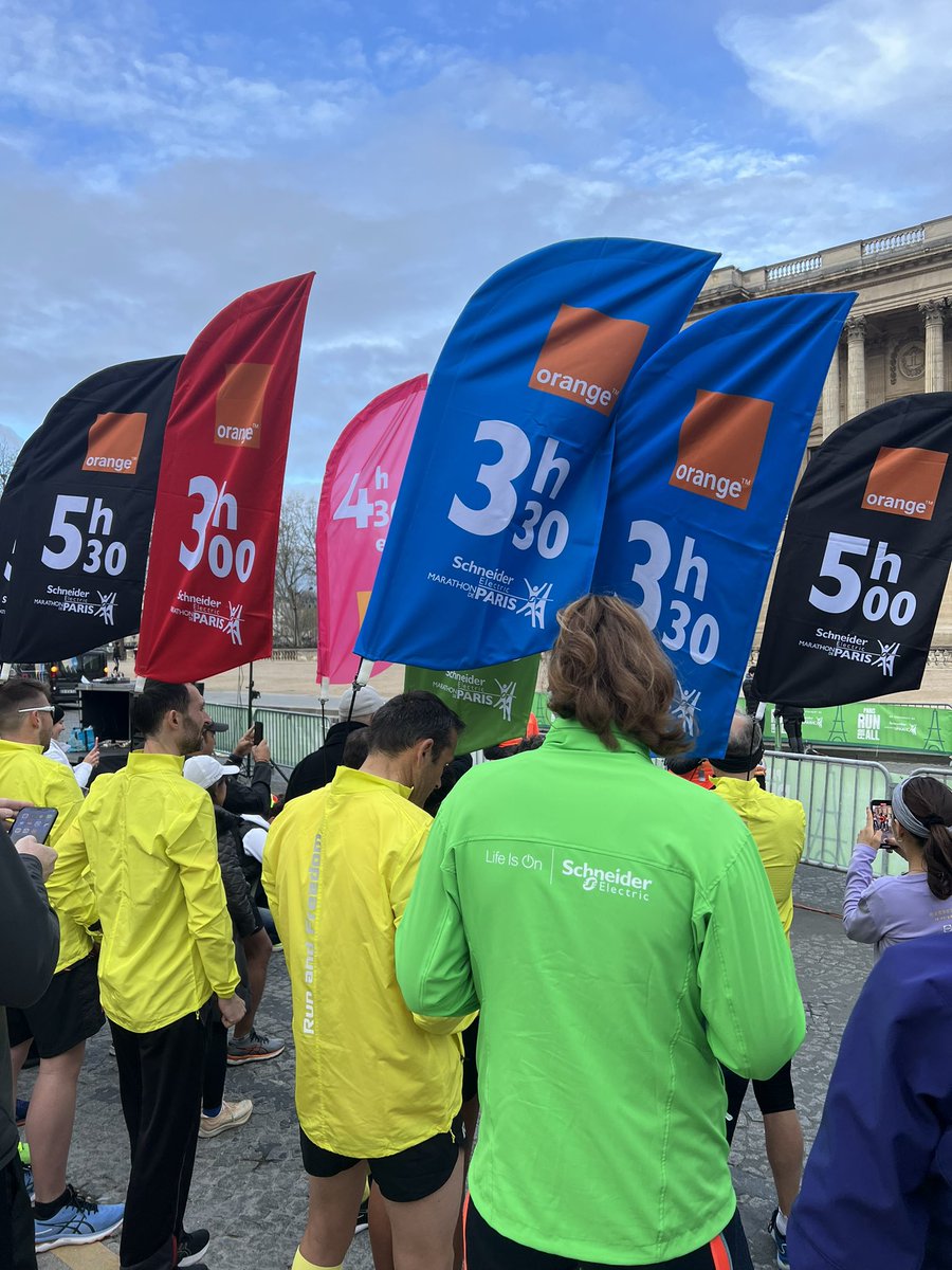 MajaGedosev's tweet photo. Run for All this morning ahead of the Paris Marathon tomorrow! This one was in support of Lames de Joie!! 💙🏃🏻♀️ #jetblueforgood #parismarathon2023 #jetblue #PARIS https://t.co/ngW3xtOofq