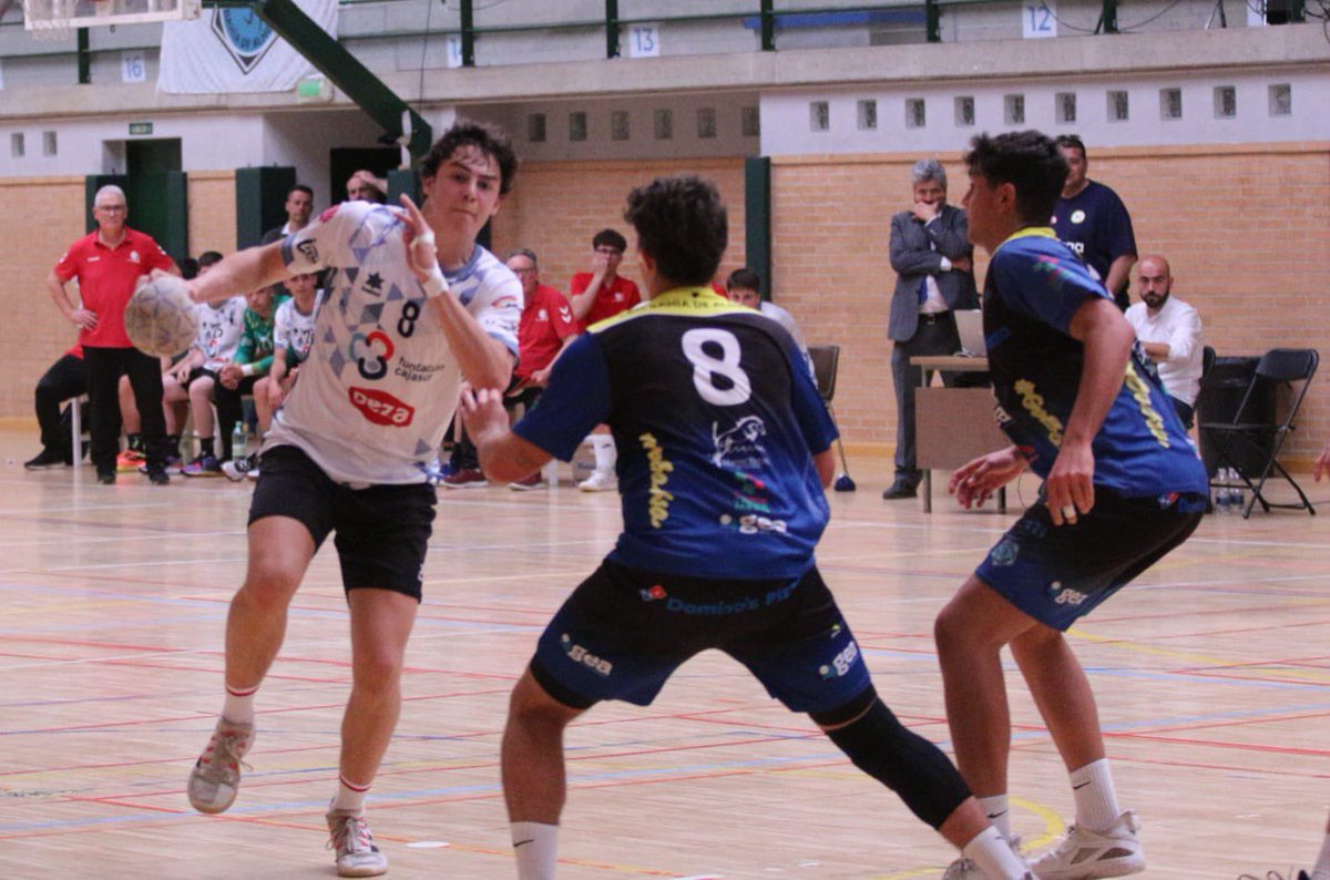 Federación Andaluza de Balonmano (@fandaluzabm) on Twitter photo 👨🏻- ¿Resaca de ayer?
🤩+ Sí y con más ganas de hoy!
⚔️<a href="/BMCiudadDMalaga/">TROPS MÁLAGA BM.</a> 🆚 <a href="/bmbahiadalmeria/">CBM BAHÍA DE ALMERÍA</a>
⏰ 16:00
📺 youtube.com/live/JF9XytNR-…
⚔️@AlsurBMATQ 🆚 <a href="/CordobadeBM/">CBM Córdoba de Balonmano</a>
⏰ 20:30
📺 youtube.com/live/z7PyMhgnT…
📍Los Olivos, Málaga
📸 <a href="/raulromeroj/">Raúl Romero</a>, <a href="/FAndaluzaBM/">Federación Andaluza de Balonmano</a>
#️⃣ #BalonmanoAndalucia 🇳🇬 👨🏻- ¿Resaca de ayer?
🤩+ Sí y con más ganas de hoy!
⚔️<a href="/BMCiudadDMalaga/">TROPS MÁLAGA BM.</a> 🆚 <a href="/bmbahiadalmeria/">CBM BAHÍA DE ALMERÍA</a>
⏰ 16:00
📺 youtube.com/live/JF9XytNR-…
⚔️@AlsurBMATQ 🆚 <a href="/CordobadeBM/">CBM Córdoba de Balonmano</a>
⏰ 20:30
📺 youtube.com/live/z7PyMhgnT…
📍Los Olivos, Málaga
📸 <a href="/raulromeroj/">Raúl Romero</a>, <a href="/FAndaluzaBM/">Federación Andaluza de Balonmano</a>
#️⃣ #BalonmanoAndalucia 🇳🇬