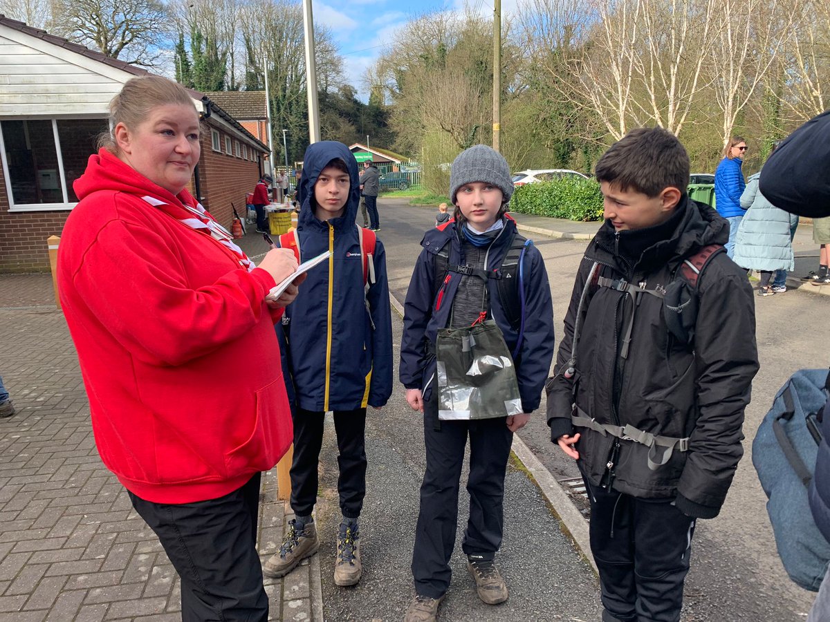 Good luck to team 194 from 1st Wilmslow, just left Pathfinder start #cheshirehike <a href="/CheshireHike/">Cheshire Hike</a>