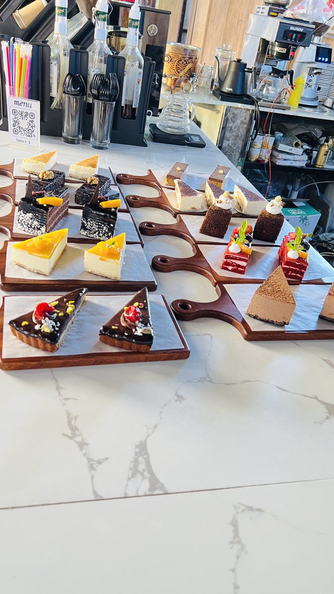 The_Baker_Chef's tweet photo. Cake ready for display. 🍰

#foodphotography #bakery  #cakelovers  #pastry #arabicsweet #bread #art #chefharoon #croissants  #delicious
#cheflifestyle #thebakerchef #lastella 

#Dandana #Restaurant &amp; #cafe
#najran #ksa2023 https://t.co/LtHA2SWjWk