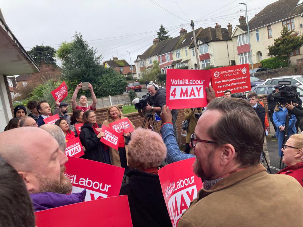 Great to join <a href="/MedwayLabour/">Medway Labour & Co-operative Group 🇬🇧🤝🇺🇦</a> in #Gillingham this morning for the launch of their local election campaign with <a href="/Keir_Starmer/">Keir Starmer</a> 🌹

Thanks to <a href="/vincemaple/">Vince Maple #ProudToBeMedway</a> for having us and to <a href="/eva_lewisham/">Eva</a> &amp; <a href="/Ese_Journo/">Ese Erheriene</a> for joining from #LewishamEast 😊

Let’s elect a <a href="/UKLabour/">The Labour Party</a> council in #Medway 💪🏾