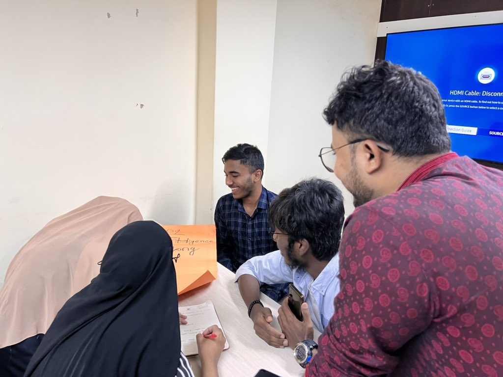 HamidKysar's tweet photo. Today , I led a leadership skills training to the youth’s volunteers at YASID. I remarked at the training importance of good leadership skills , way of developing the skills and characteristics of a good leader and later they di led group work and had presentations. #yasid https://t.co/gOs2Ndzmq7