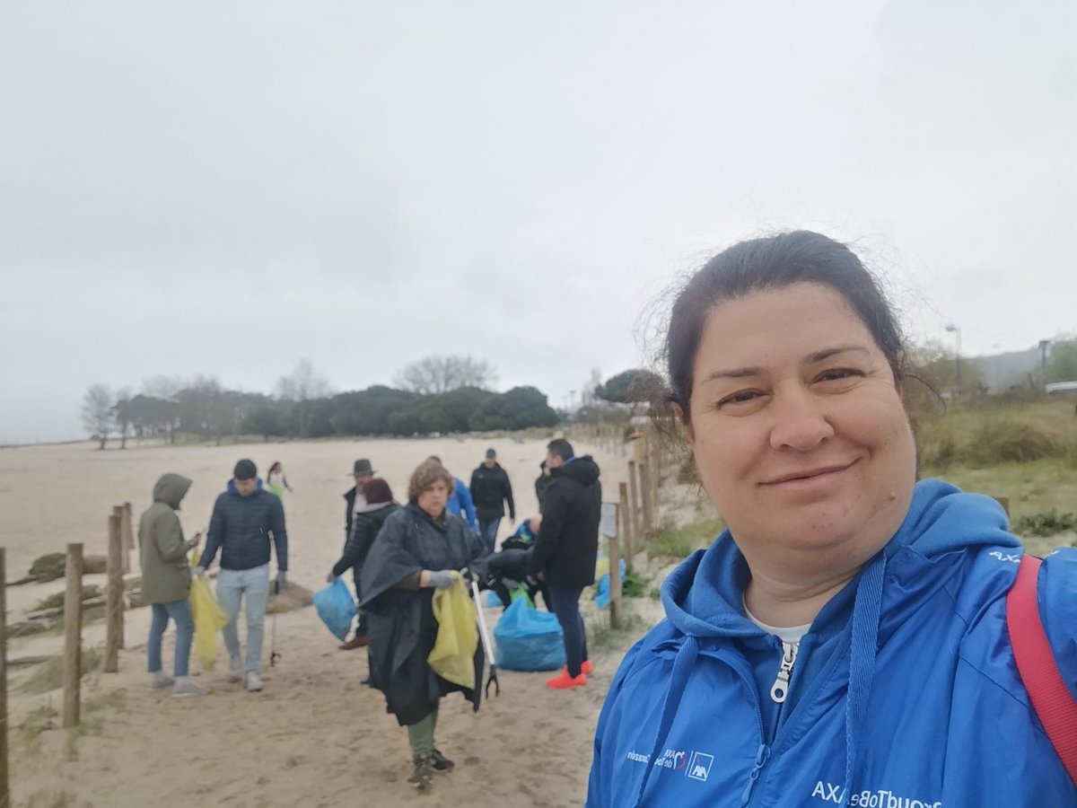 Limpieza de plantas invasoras y basura en O Vao #unmetrocuadradoporlanaturaleza  gracias #voluntariosAxa de la Dt Oeste <a href="/FundacionAXA/">Fundación AXA</a>