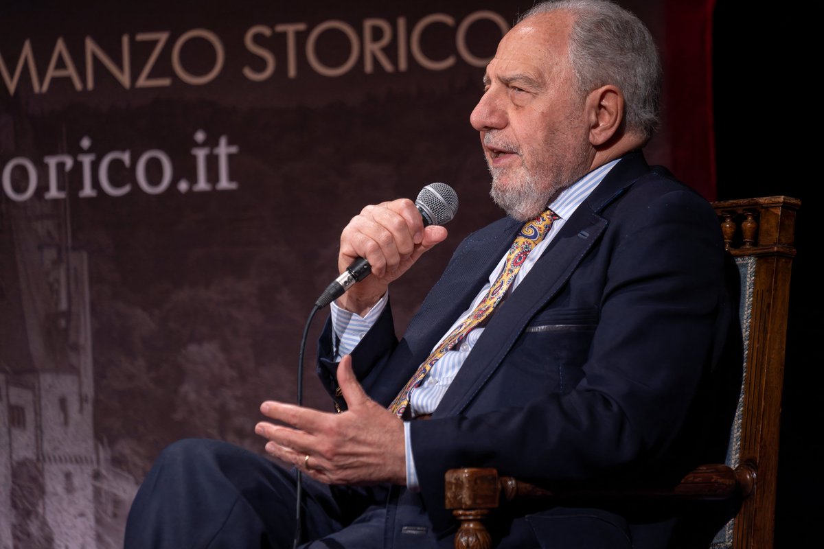 sugarpulp's tweet photo. Qualche scatto della serata di ieri con Antonio Caprarica. Ci vediamo poi oggi pomeriggio a partire dalle 16:30 al Museo Paradiso di Piove di Sacco per una giornata ricca di incontri e di appuntamenti! #chronicae https://t.co/8NKZYghyAD