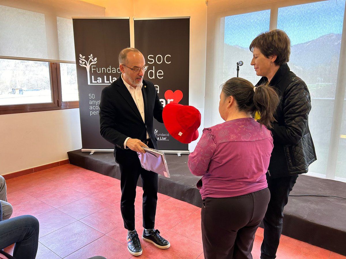 carlescampuzano's tweet photo. Aquest matí a #Bagà hem acompanyat a la gent de la @fundaciolallar en la inaguració de la nova llar-residència per a persones amb discapacitat intel•lectual . Moltes felicitats i moltes gràcies als professionals, voluntaris, famílies i donants que ho han fet possible. https://t.co/yWTmFyHzYO
