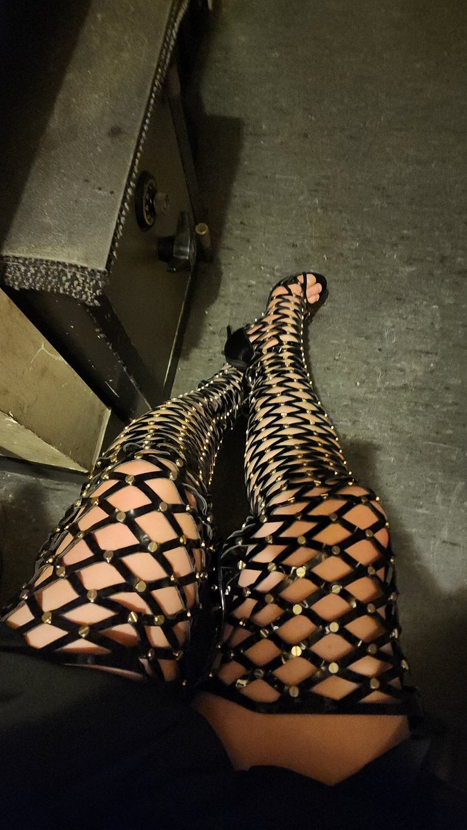 alwayssoextra's tweet photo. Love these boots 😍 https://t.co/2oqvupwpo0