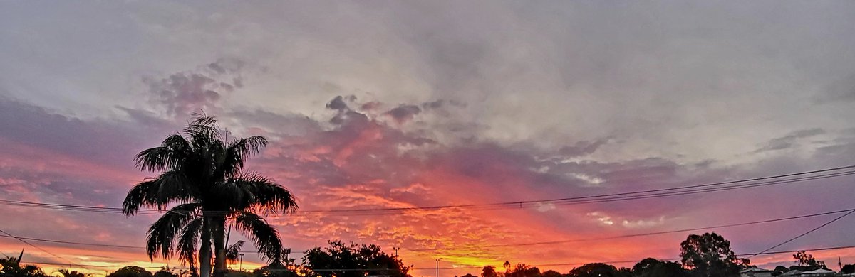Man #Qld, #Australia really can turn that sky on fire 🔥