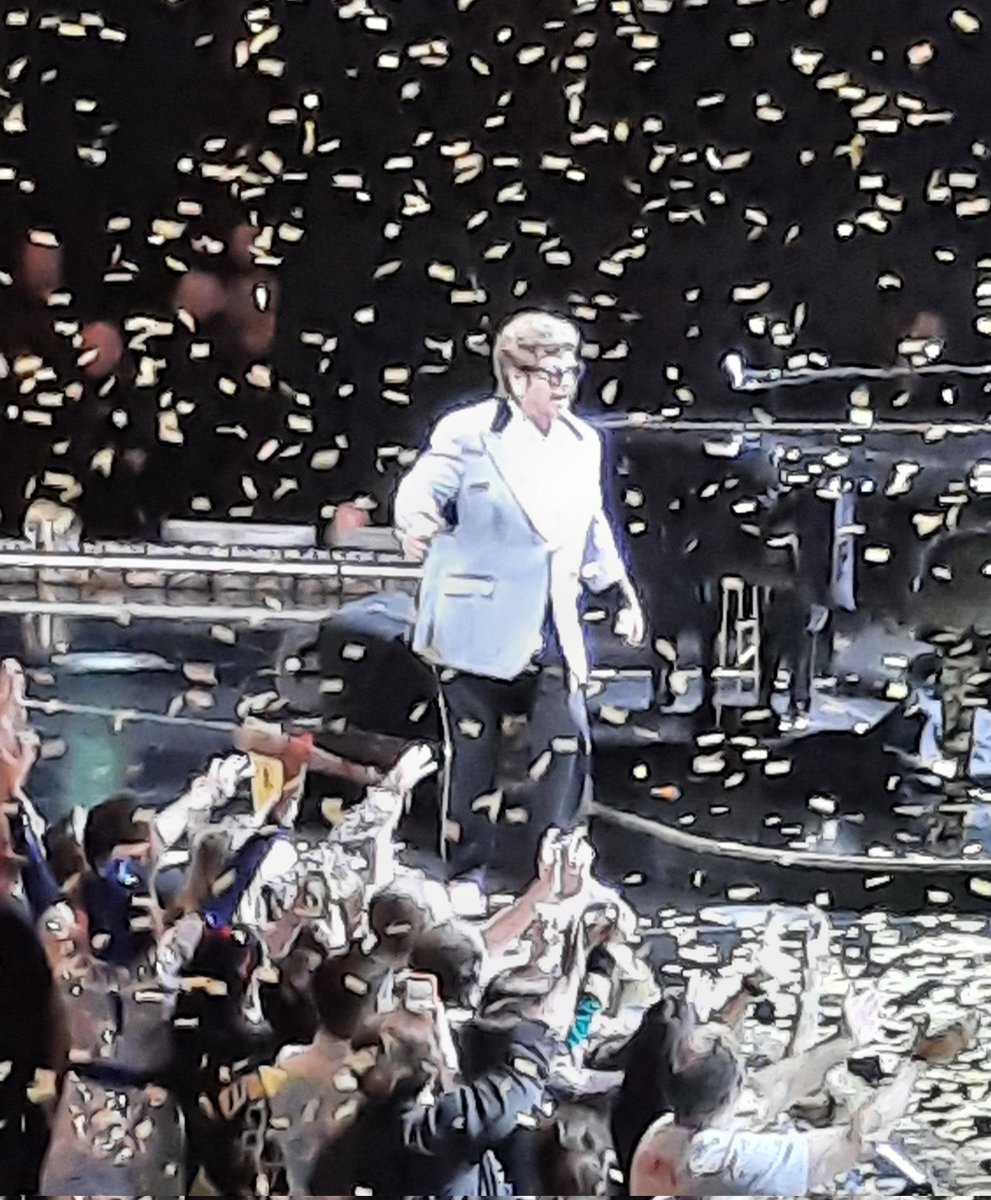 dinahkeal's tweet photo. Fantastic concert last night #farewellyellowbrickroad @eltonofficial @3ArenaDublin - loved every minute. Elton is a true legend! #yoursong was the highlight of the night for me!
#nosacrifice #rocketman #crocodilerock #Imstillstanding https://t.co/K60CSkxkBi
