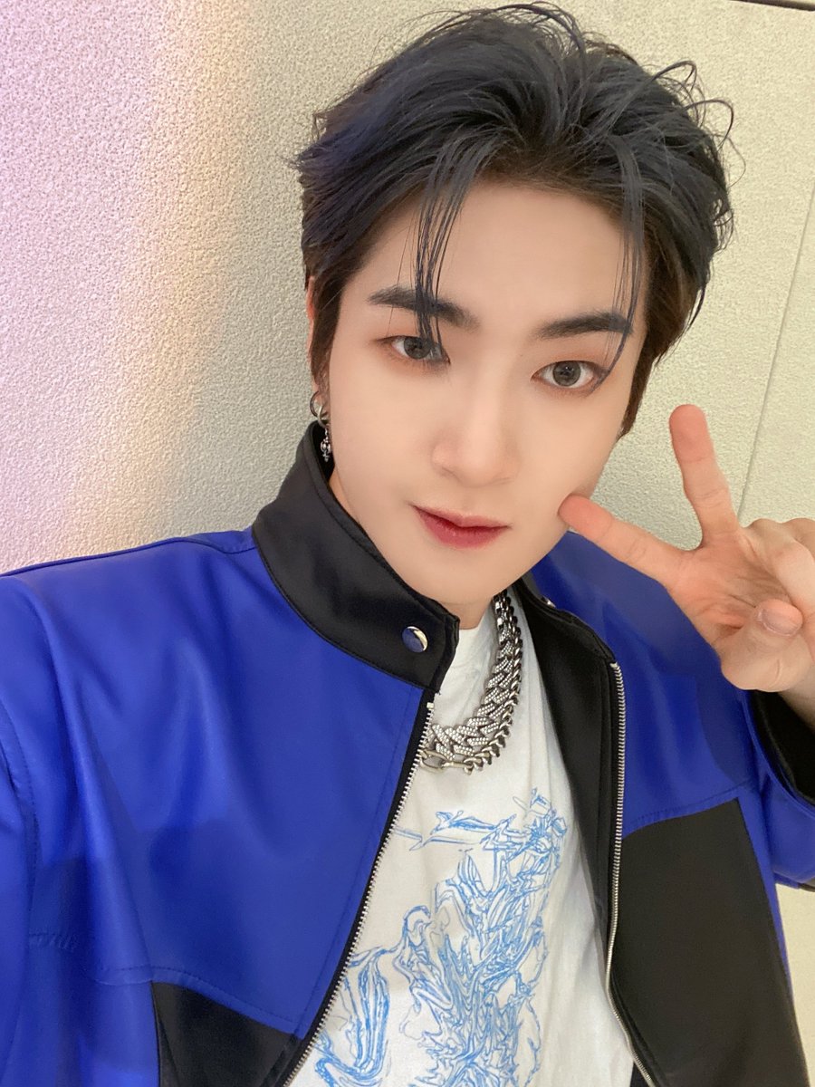 TRENDZ_OFFCL's tweet photo. [#윤우]

첫 버스킹 와줘서 너무 고마워요😻

#FROM_TRENDZ #TO_FRIENDZ #TRENDZ #트렌드지 https://t.co/OUEdLqxeGA