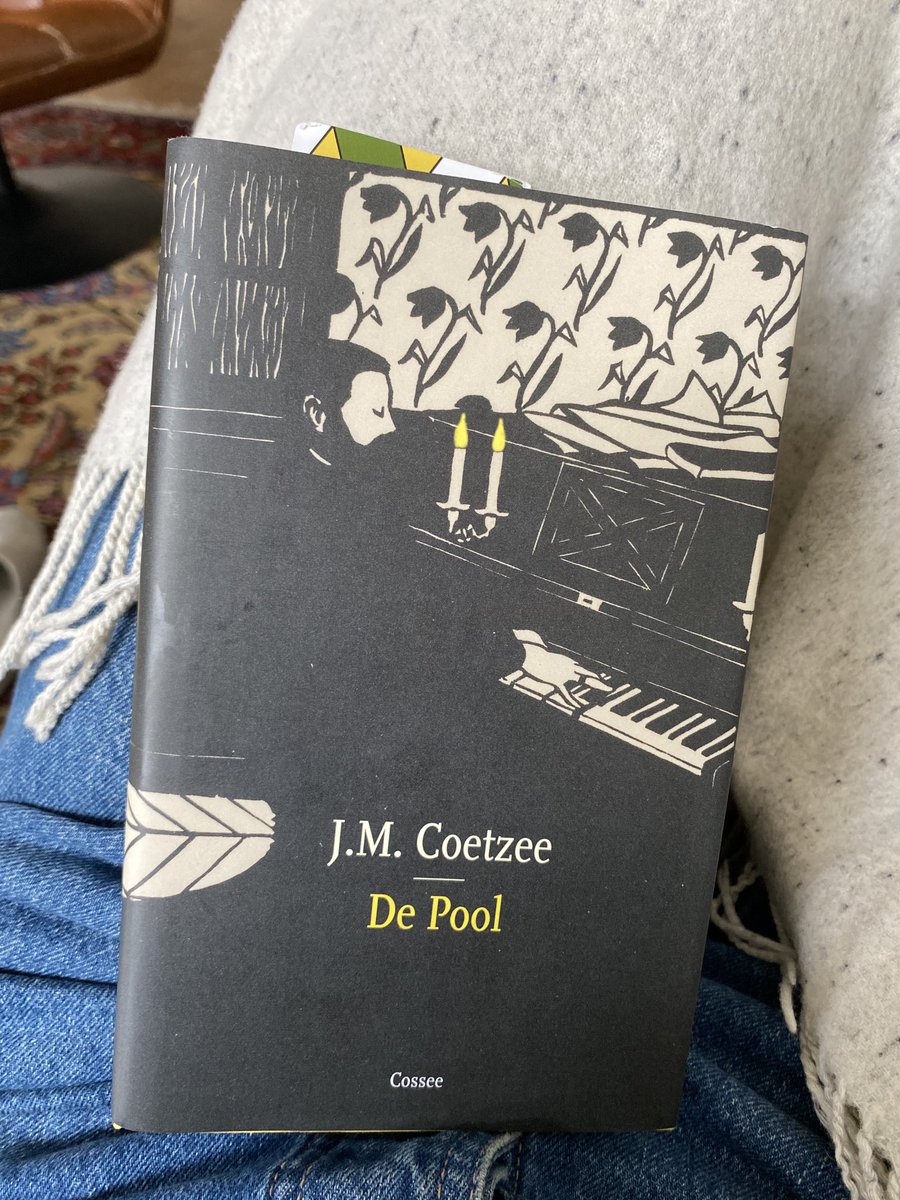 Uit! Weer een echt goede Coetzee, waar de wonderlijke, genummerde alinea’s in het begin wat afleiden, maar het verhaal en de personages zo intrigerend zijn dat het later niet meer opvalt.