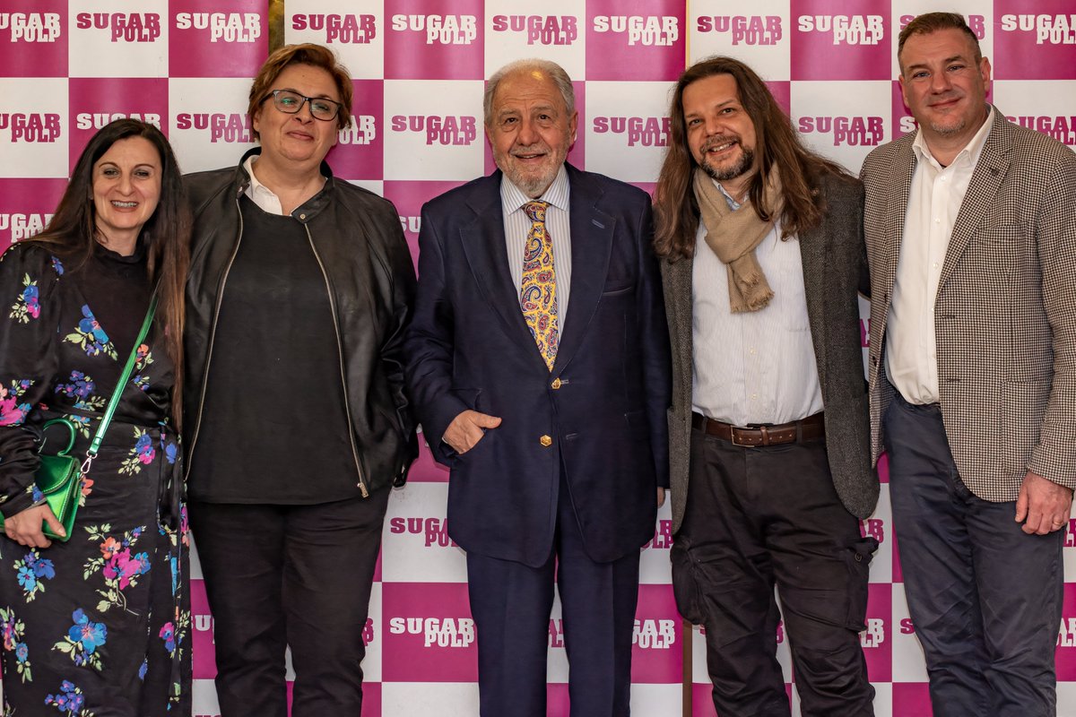 sugarpulp's tweet photo. Bellissima serata ieri al Teatro Filarmonico di Piove di Sacco insieme ad Antonio Caprarica e a tutto il fantastico pubblico di #Chronicae, Festival Internazionale del Romanzo Storico https://t.co/xIBPau7bZ1