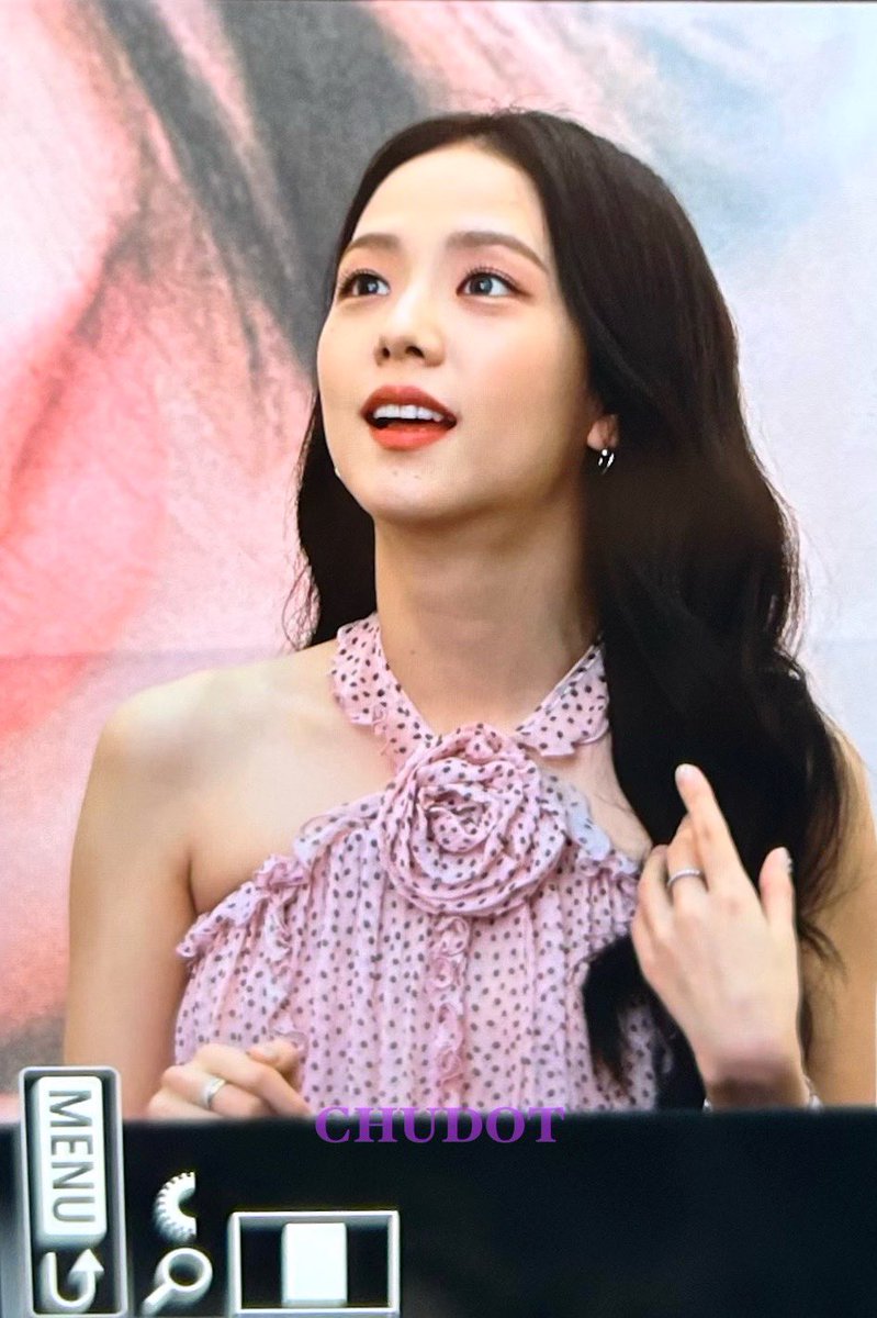 chudot_js's tweet photo. 230401 지수 솔로 팬싸인회

#BLACKPINK #블랙핑크         
#JISOO  #지수

만우절보다 더 거짓말.. 지수 영등포에 꽃향기 남기러 오다..🌸 https://t.co/HIyAIghoNs