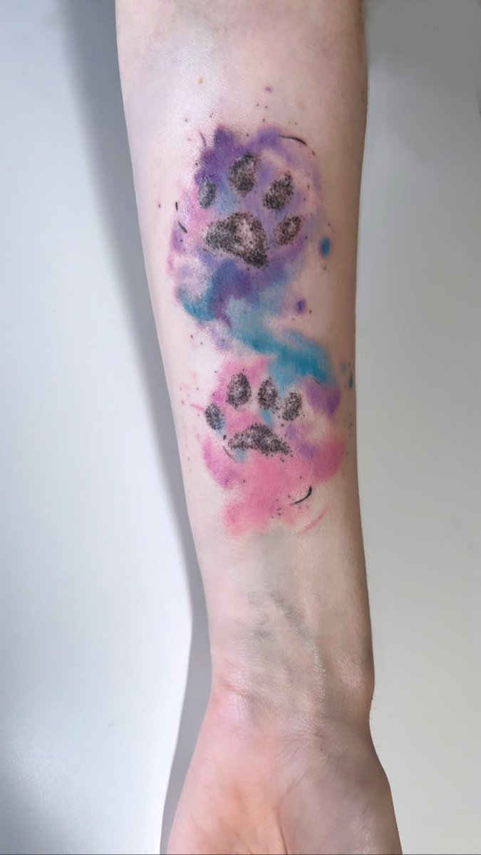 jacquesunshine's tweet photo. Erstes Watercolor tattoo gestochen 🐾💜💙💖 https://t.co/o6fQa4gOUl