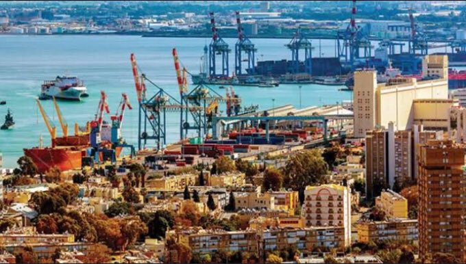 Gumulcuk's tweet photo. -2021 Çinli Shanghai International Port Group,Çin’in kuşak yol projesi kapsamında İsrail’in Haifa limanını 25 yıllığına kiraladı.
-2022 Çin İsrail arasında Serbest Ticaret Anlaşması söylentileri
-2023 İsrail’de eylemcilerin ilk uğradığı ve kapattırıldığı yer Haifa Limanı https://t.co/ZQeRcEnh0U