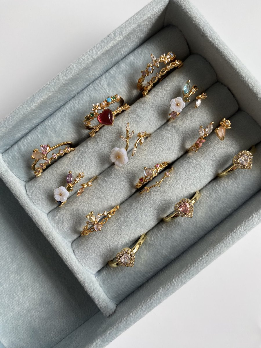 Yeni hediyeniz geldiii🫶🏻

Bu tweeti retweetleyen bir kişiye ‘Prenses/Çiçek Serisi’ yüzüklerden istediği bir model hediye🧚‍♀️ 

Bizi takip etmeyi unutmayın💘