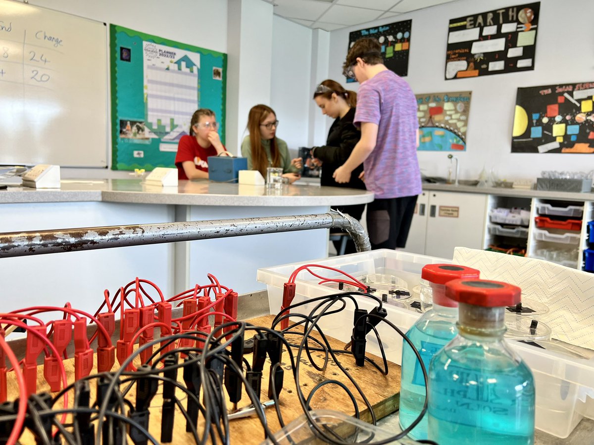 Grange_School's tweet photo. Our first Year 11 Easter School session is well underway. #easterschool #science #examready https://t.co/bpNQKJBlyi