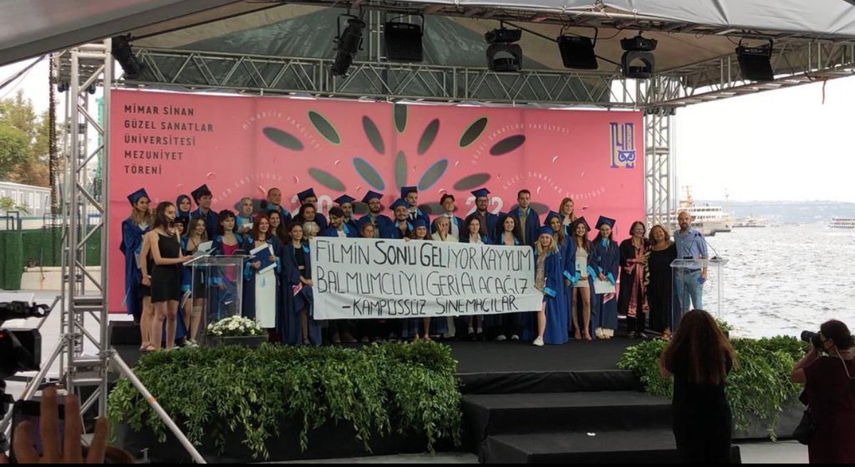 Filmin sonu geliyor kayyum Balmumcu’yu geri alacağız! 

MSGSÜ STV öğrencileri ve mezunları olarak Balmumcu’nun Handan İnci’nin kararıyla yıkılmasını ve film arşivinin otoparka taşınmasını asla kabul etmeyeceğiz. 

#BalmumcuyuYıktırmayacağız!