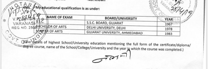 अगर नरेंद्र दामोदर मोदी साहेब ने 1967 में SSC बोर्ड पास किया तो उस हिसाब से 1969 में बारहवीं पास की होगी और फिर 3 साल BA के जोड़िए तो 1972 में ही ग्रेजुएट होना चाहिए था।लेकिन साहेब 1978 में BA किये है। तो क्या साहेब 6 साल फैल हुए थे?
यह बड़ा सवाल है लेकिन इस सवाल का भी जवाब नहीं