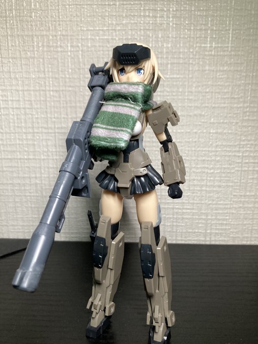 #FAガール 今日はちょっと弓兵の作業休めて轟雷のニューギア「ハンドバズーカ」作りました個人的にはこっちの方が似合うんじ