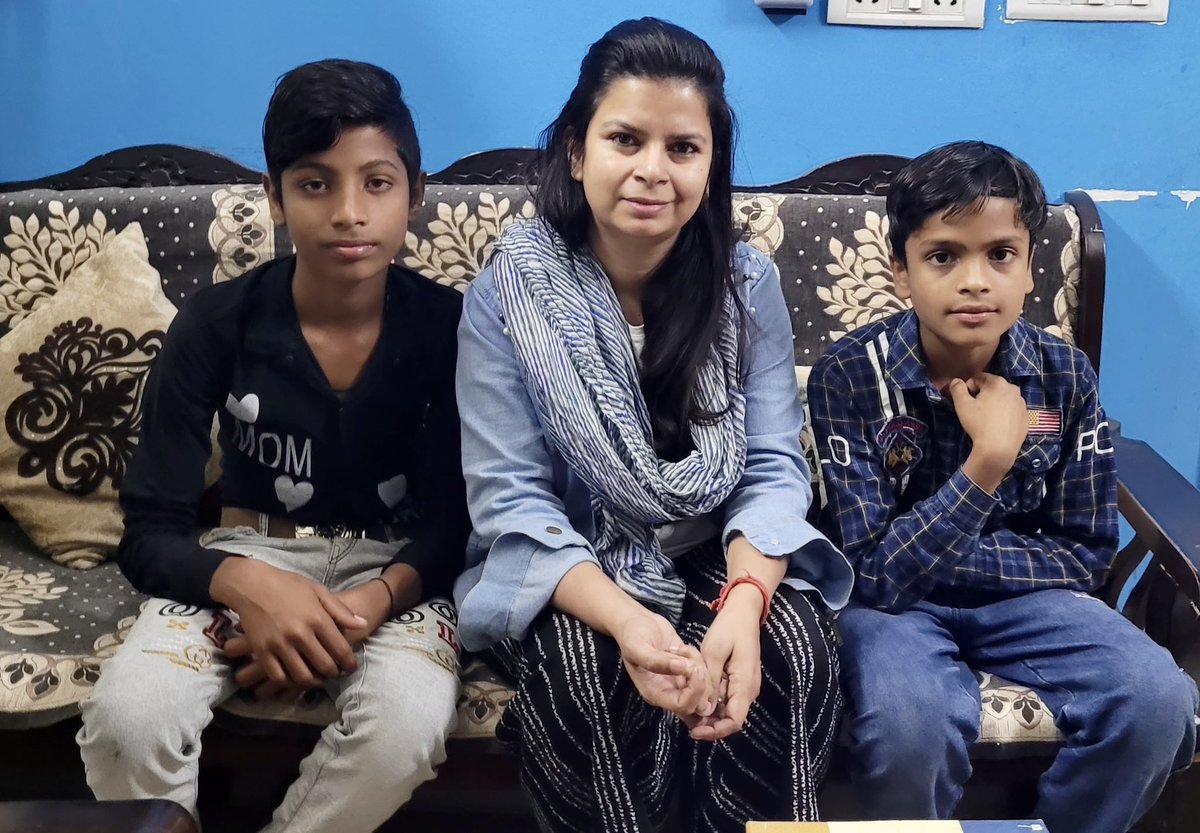 rashmip1's tweet photo. ये साल भर की मेहनत है @EMCT19  ज्ञानशाला के शिक्षकों और बच्चो की, आज करीम और प्रिंस कक्षा 5 में अच्छे नंबरों से पास होकर अपनी ख़ुशी  अपनी मैडम से बाटने सीधे स्कूल से घर मिठाई लेकर आये। बेटा आपके उज्जवल भविष्य कि कामना, ढेर सारा आशीर्वाद खूब आगे बढ़ो। @dmgbnagar @ChiefSecyUP https://t.co/e8fBONERRZ