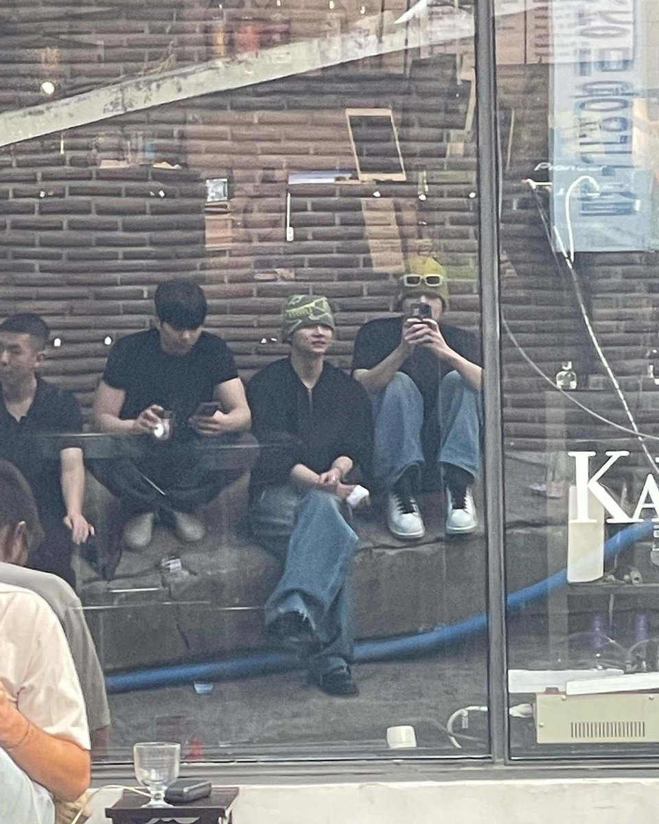 cortistwt_'s tweet photo. [230401] Instagram Update

🦁: 🛸🛸

#LEO #SANGWON https://t.co/lS3Lxxdahc