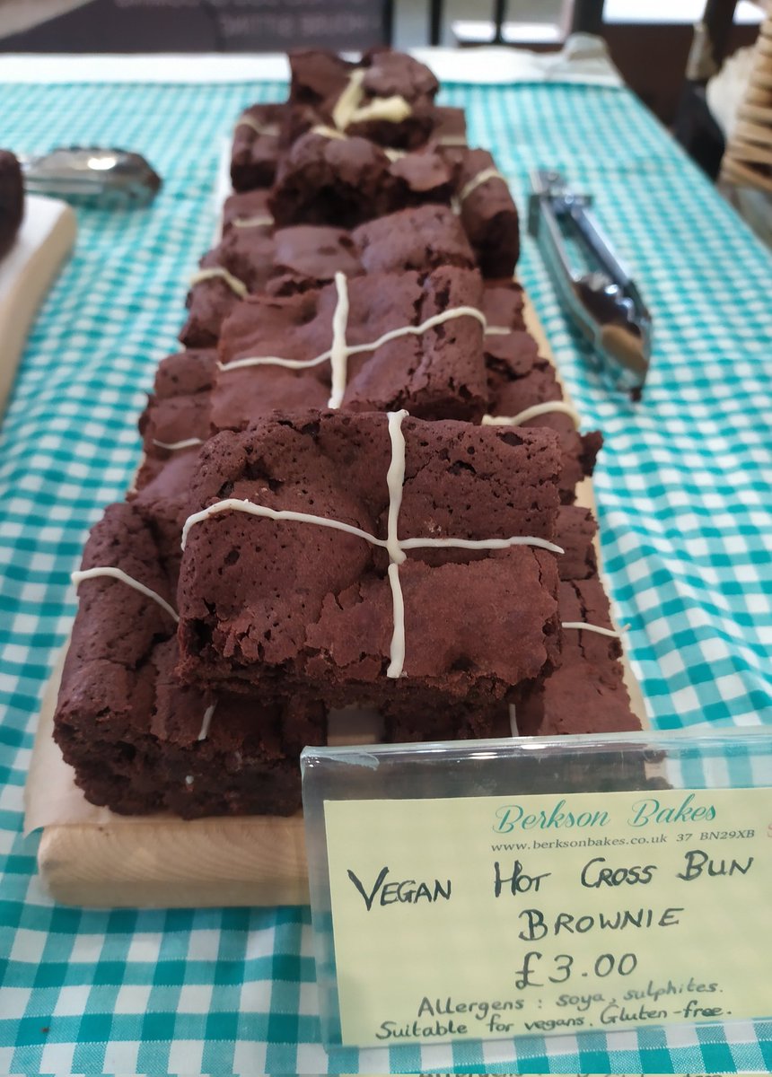 BerksonBakes's tweet photo. First Saturday of the month so the #vegan market is on at @BrightonOpenMkt. Tons of goodies eg cheeses, bodycare, soaps, hot sauces, dog treats, art and loads more, including my #glutenfree cakes and ✨hot cross bun brownies✨. Here til 5pm, come if you're in #Brighton today! https://t.co/IV6vxvPbdz