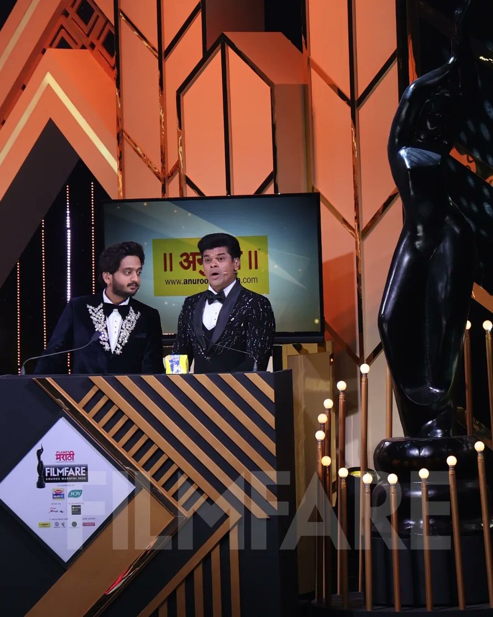 filmfare's tweet image. #AmeyWagh and #SiddharthJadhav were at their hilarious best as always as they turned up hosts in the recently held #PlanetMarathiFilmfareAwardsMarathi 2022. 💯