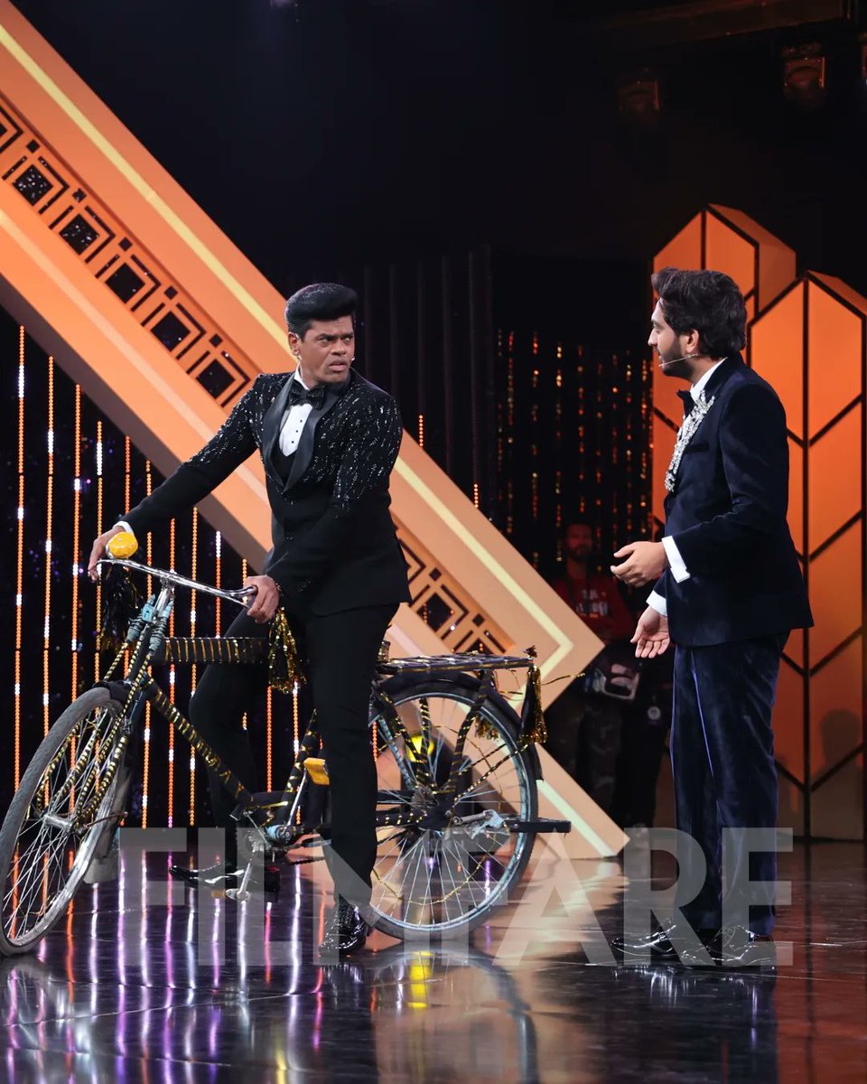 filmfare's tweet image. #AmeyWagh and #SiddharthJadhav were at their hilarious best as always as they turned up hosts in the recently held #PlanetMarathiFilmfareAwardsMarathi 2022. 💯