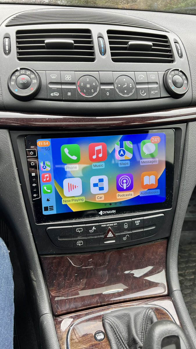 DYNAVIN im Mercedes W211 eingebaut.