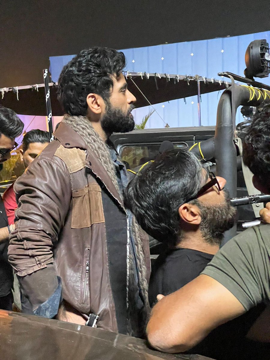 AJAYKASWAN80's tweet photo. #Bholaa as informed this morning which signifies the growth. Sunday would be a riot across mass pockets. 🔥
Tomorrow’s a SUN which means the night shows today would be STRONG.  Film could touch ₹ 34cr if trends are maintained. @ajaydevgn @Tarun_Gahlot https://t.co/HH5znNZlFt