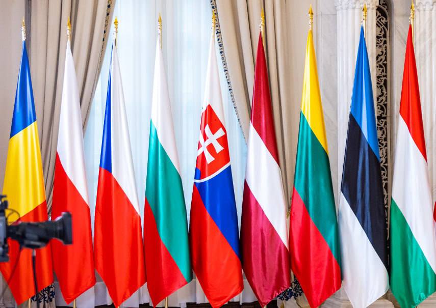 KnabeSanny's tweet photo. 1🧵Die Länder der„Bucharest 9“forderten #USA auf,ihre militärische Präsenz an der Ostflanke der #NATO,der #AirForce,zu https://t.co/zV3xsgmodk Vorabend des NATO-Gipfels in Vilnius trafen sich die Außenminister #Bulgariens, #Tschechischen,#Estlands, #Ungarns,#Lettlands, #Litauens, https://t.co/GfwmEYC0X0