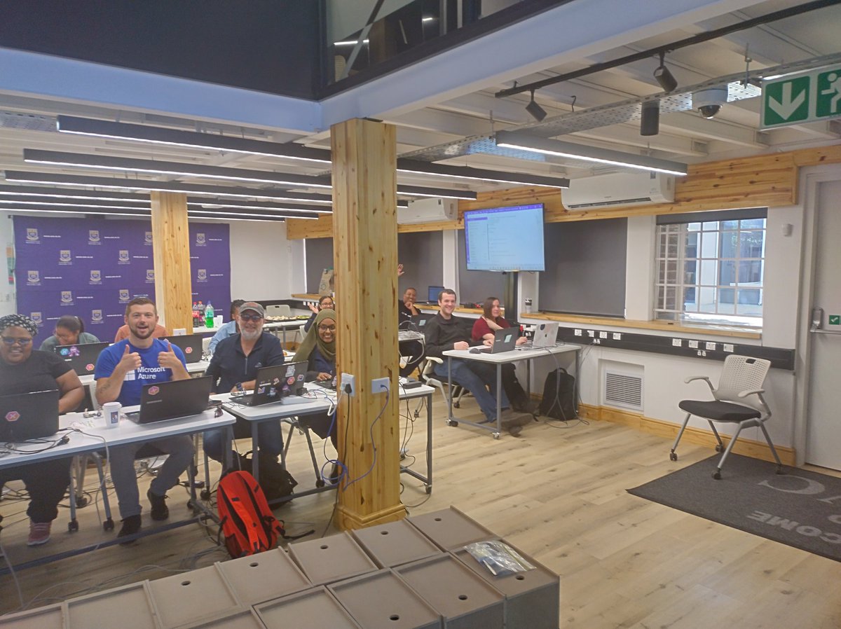 Lou Unsupervised tweet media