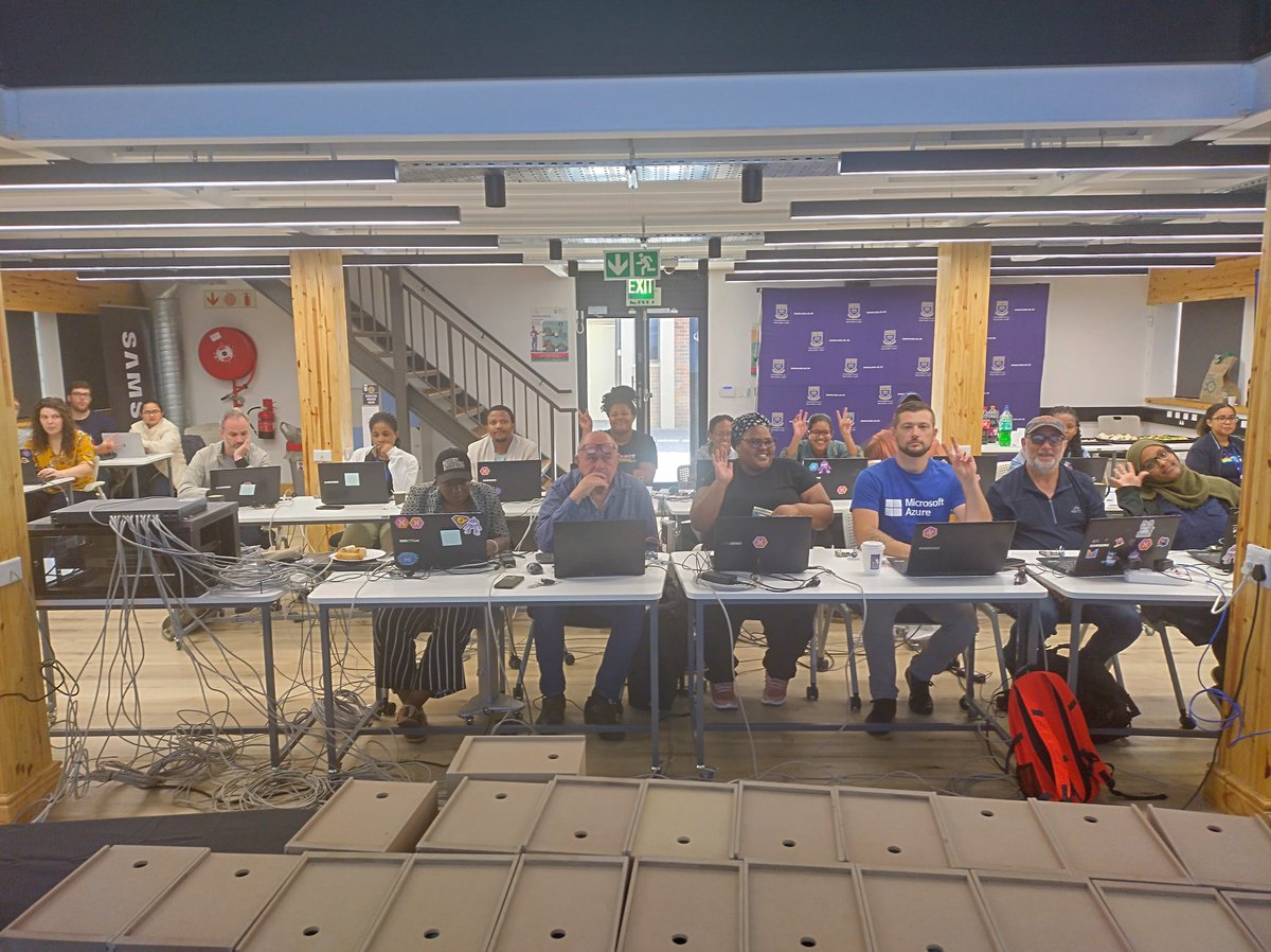 Lou Unsupervised tweet media