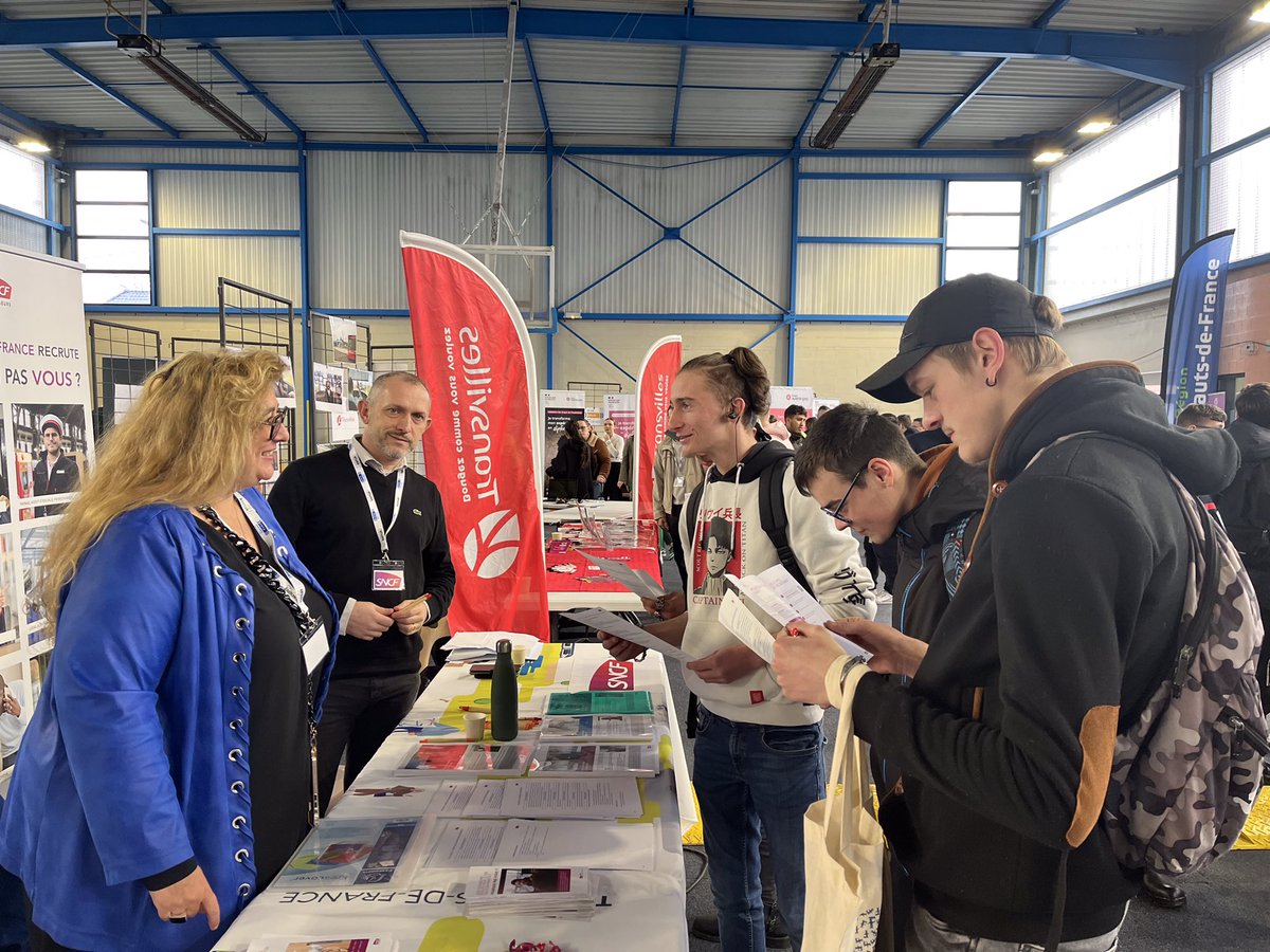 Hier, plus de 50 entreprises étaient présentes au salon de l’emploi et de l’apprentissage dont TER Hauts-de-France. Merci au lycée Kastler de Denain pour son invitation. <a href="/Kastler_Denain/">lycée Kastler Denain</a> <a href="/hautsdefrance/">Région Hauts-de-France</a> <a href="/TERHDF/">TER Hauts-de-France</a> <a href="/JeromeBodel/">Jérôme Bodel</a>