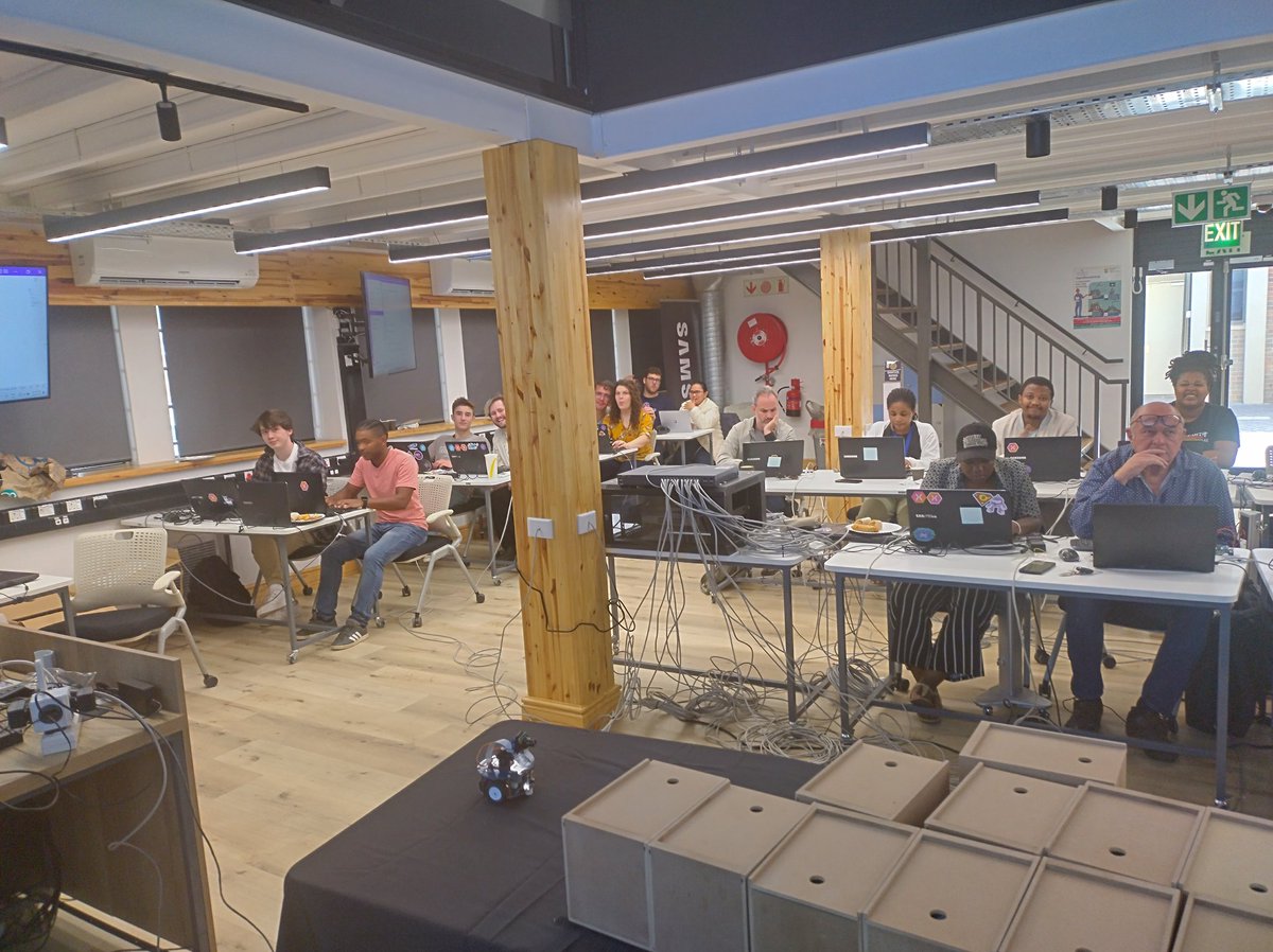 Lou Unsupervised tweet media