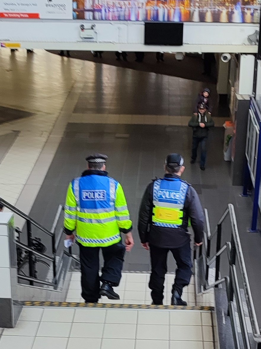 Firesnapper999's tweet photo. Arrival in #Bradford, @BTPWestYorks & @WYP_BradfordW out in force for a football match. Eyes peeled for the @WYP_BDSpecials legends! Paid my respect at the memory of a #Bradford #CommunityCopper murdered in the line of duty.๐ข https://t.co/yMK9LP6uHt