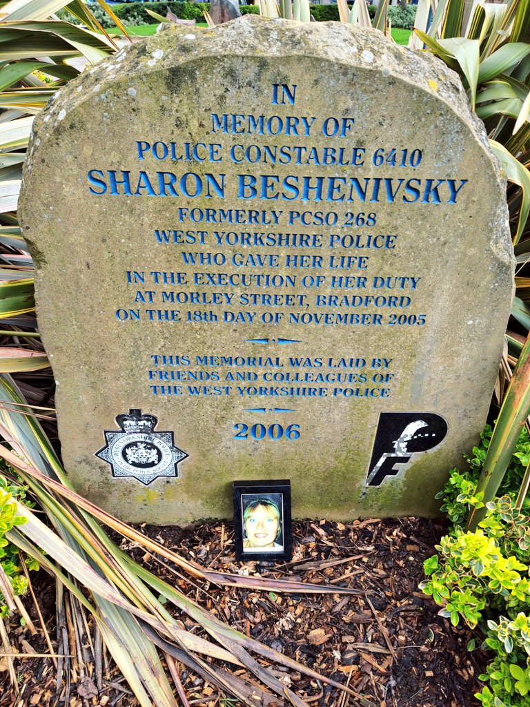 Firesnapper999's tweet photo. Arrival in #Bradford, @BTPWestYorks & @WYP_BradfordW out in force for a football match. Eyes peeled for the @WYP_BDSpecials legends! Paid my respect at the memory of a #Bradford #CommunityCopper murdered in the line of duty.๐ข https://t.co/yMK9LP6uHt