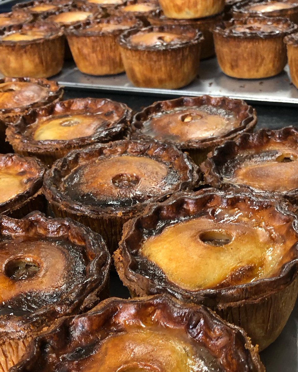 FosseMeadows's tweet photo. 👋first farmers market stalls of APRIL are here! Only a week to Easter!
A fantastic range of top quality, award-winning & highly rec’d poultry plus our homemade deli items. Sat @brockleymarket @primrosehillfoodmarket @londonfarmers #parliamenthill #westhampstead #southken #balham https://t.co/ZVn0Mi0GBV