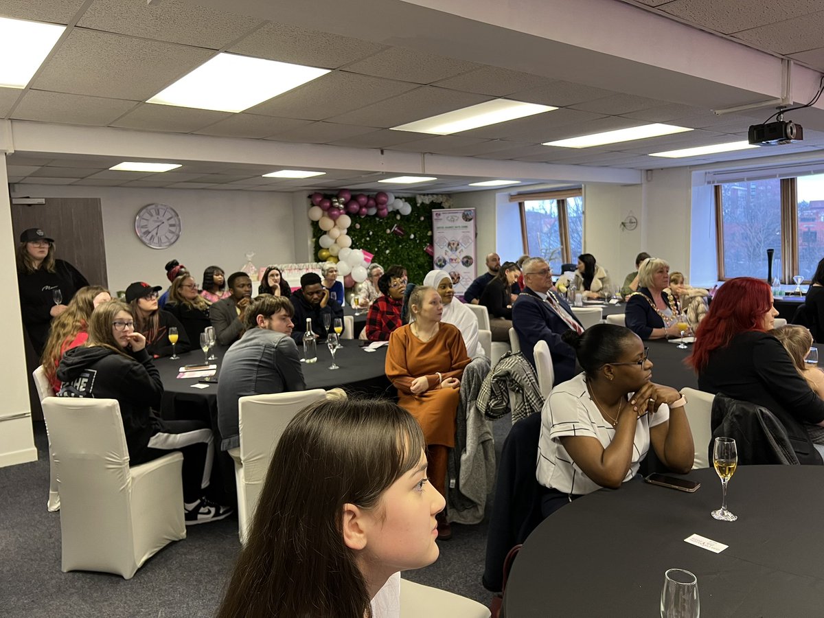 So this happened last night 
an amazing event hosted by <a href="/EkhayaUK/">Ekhaya Empowerment UK</a> 

#GlobalFriendsYouthGroup 
speeches | music | dance 
So proud of our young people 
(Daria / Luana / Anastasia)