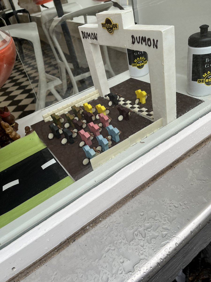 Vic_Halliday's tweet photo. Even the chocolatiers in Bruges are on point for tomorrow’s #tourofflanders #RVV23 https://t.co/SOFA97igAv