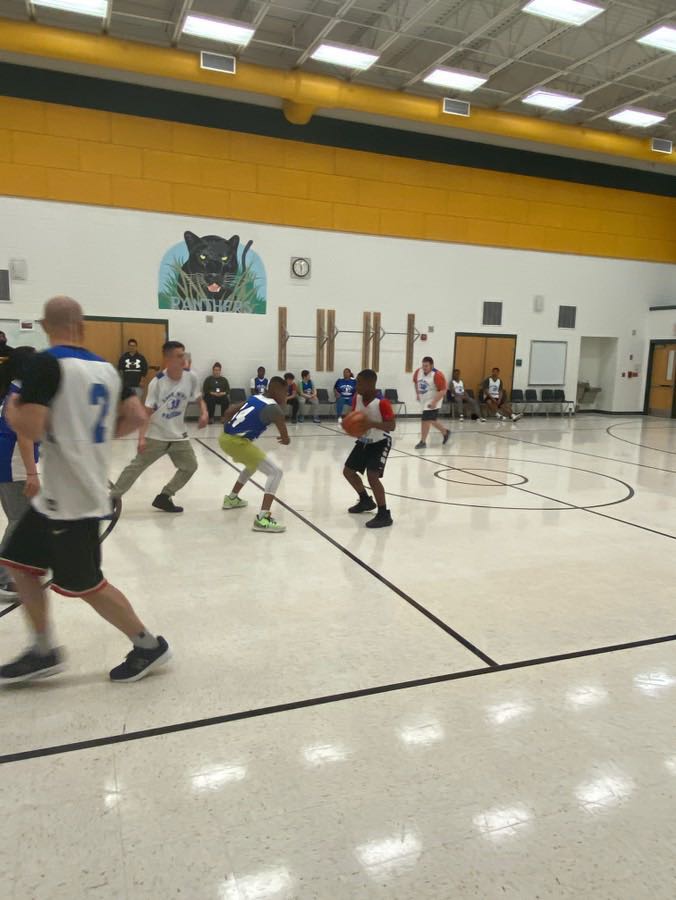 MrTyrone7's tweet photo. Kicked off Spring Break with a Staff student Bball game! Tons of Fun and everyone had a great time. Team White won over Team Blue by a small margin with a clutch corner three by Mr Jason (#2 jersey shown below). #CounselorsRock #NewBalances #WeAre #PaceWest https://t.co/ozTAxcSPSi