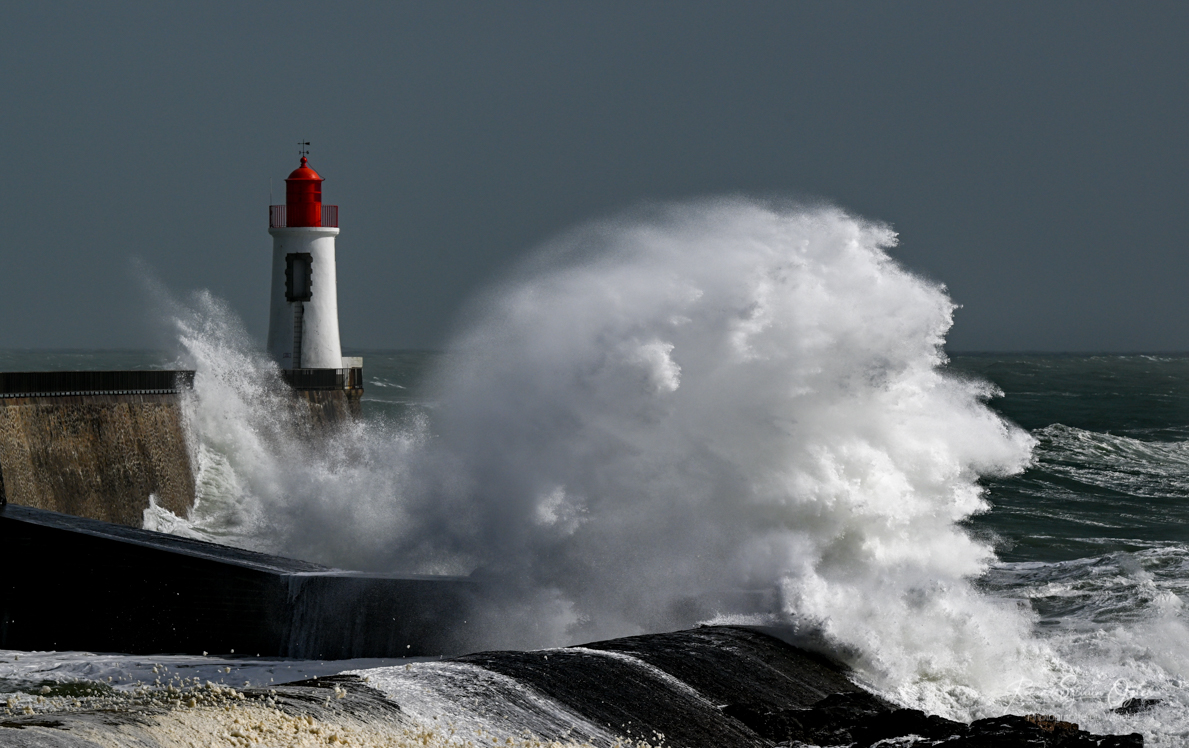 rolandoziel's tweet photo. La Tempête Mathis 🌪 a effleuré nos côtes vendéennes ce vendredi 31 mars 2023. Quelques photos aux Sables d'Olonne (la Chaume).
.

#tempête #lessablesdolonne #vendée #tempêtemathis #photographeprofessionnel  #nikonfr #destinationlessablesdolonne #tourismeenvendée https://t.co/g1zw03r40x