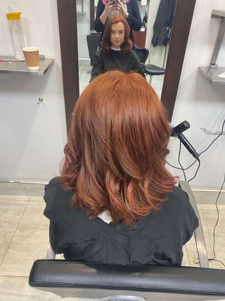 lazaroubrothers's tweet image. This before looks lovely but the after will knock you ‘red’ #beautifulred #naturaltones #lazaroubirchgrove #samanthastylistlazaroubirchgrove