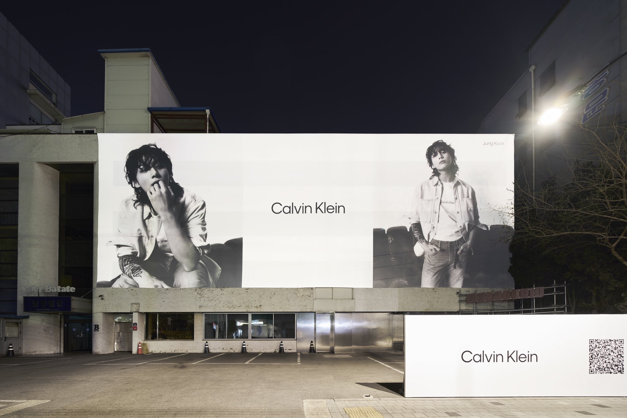 Кельвин кляйн презентация. Kate moss calvin klein 1994 perfume. Реклама calvin klein с bad bunny. Реклама calvin klein с bad bunny. Calvin klein реклама.