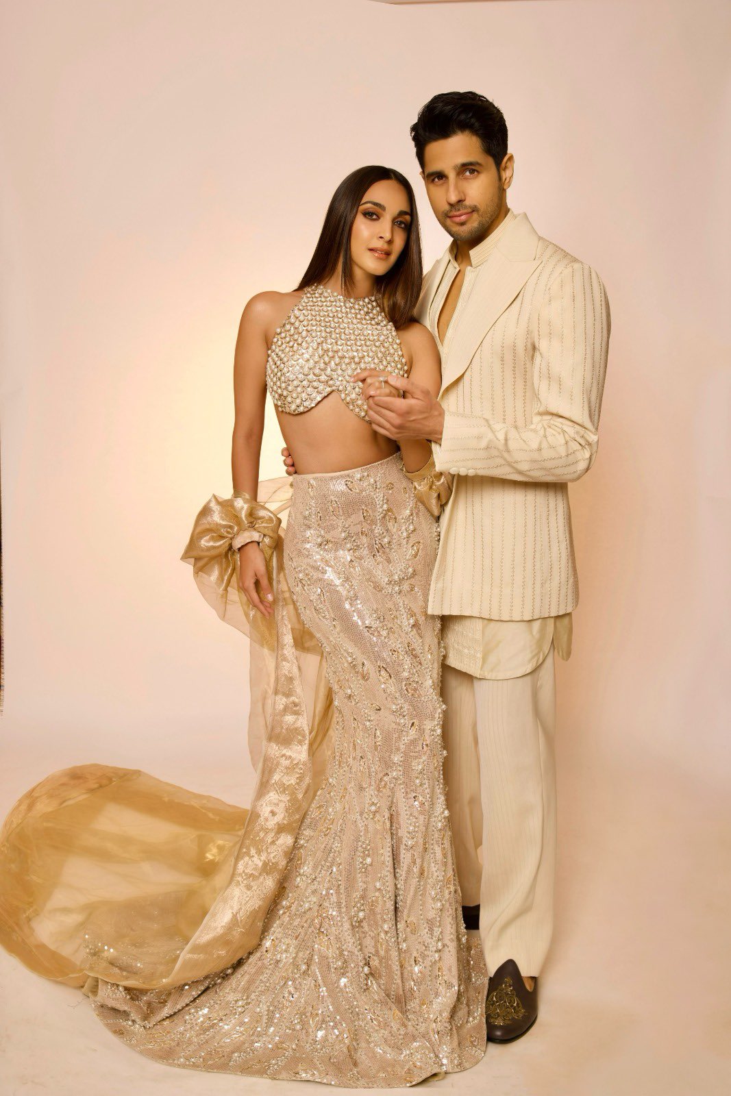 Kiara Advani's metallic Manish Malhotra lehenga is made for brides who love  drama | Vogue India | Wedding Wardrobe