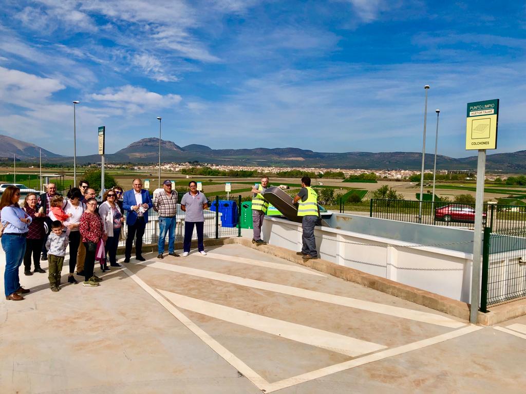 Desde hoy ya está abierto el punto limpio para el reciclado de residuos domésticos de los vecinos de Huétor Tájar.