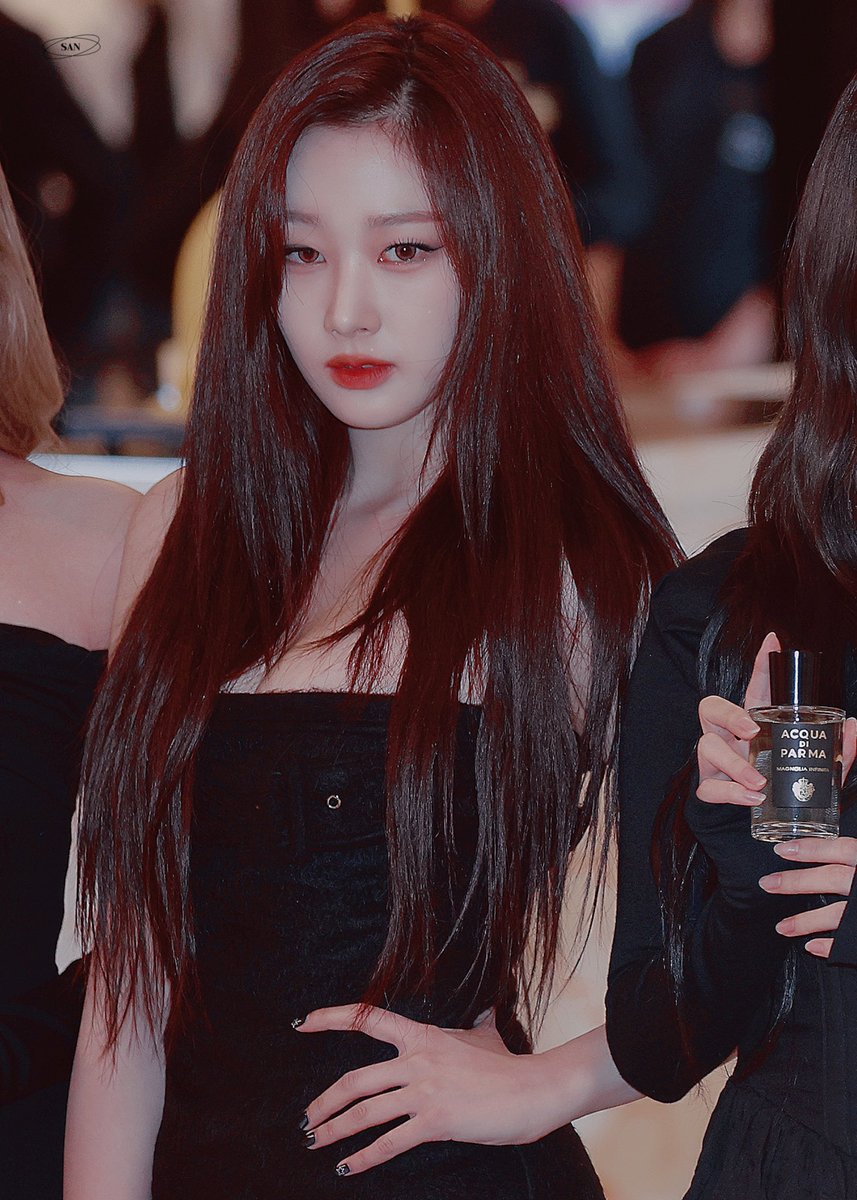SAN0502_'s tweet photo. 221118 #지젤 #GISELLE
#AprilFoolsDay #만우절

핫걸,, https://t.co/8dHZDj1nlt