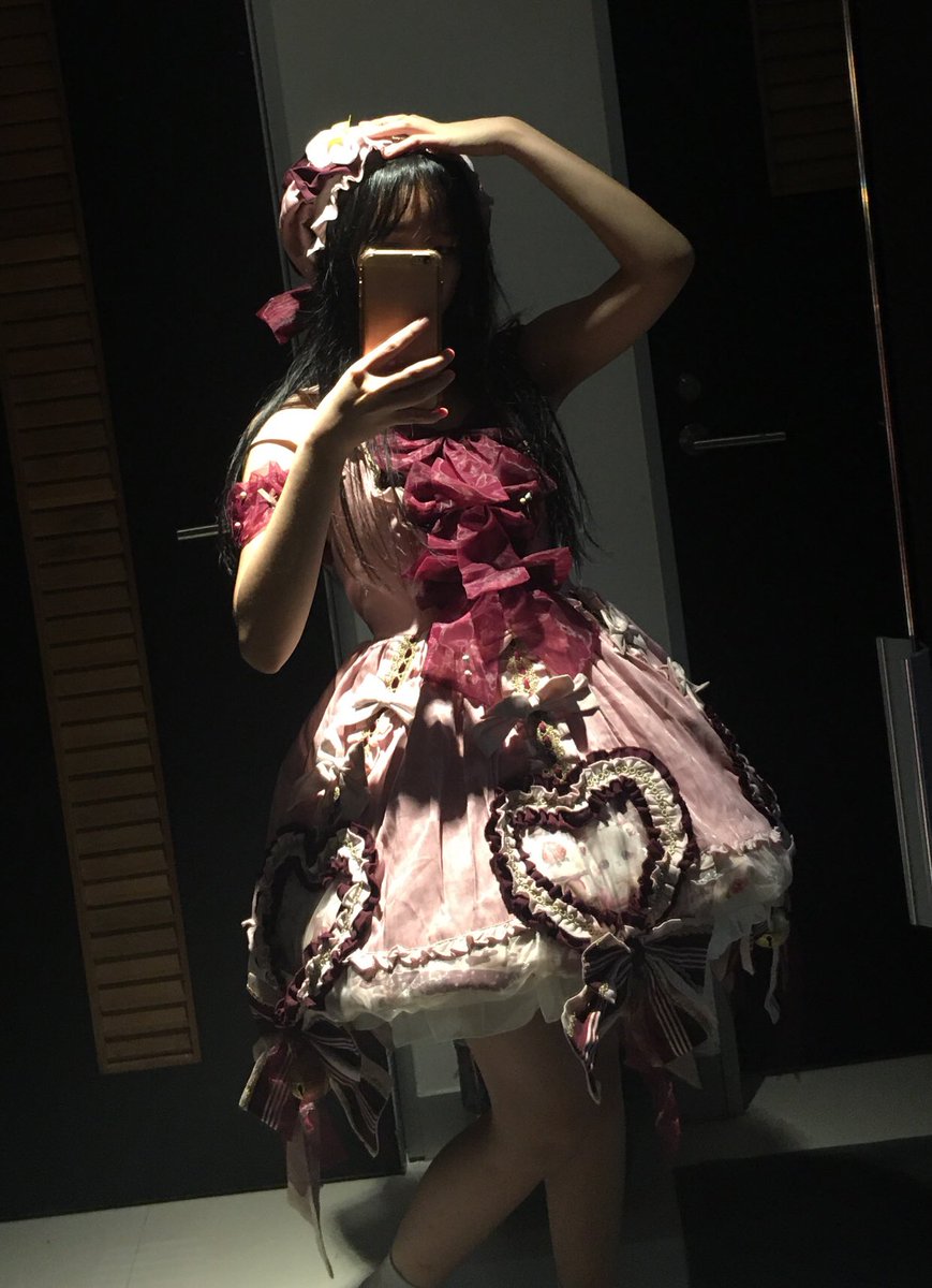 GreTale_naka's tweet photo. ชุดพร้อม!
เจอกันที่CosNichi 2เมษานี้ค่า🍧💖💖
มาลองทายกันค่ะว่าเพลงที่จะร้องคือเพลงอะไร บอกเลยว่าค่อนข้างขัดกับชุดอยู่5555
#CosNichi #CosNichi2 #GreTale #GreTaleFreestage https://t.co/TlUDNFY7IP