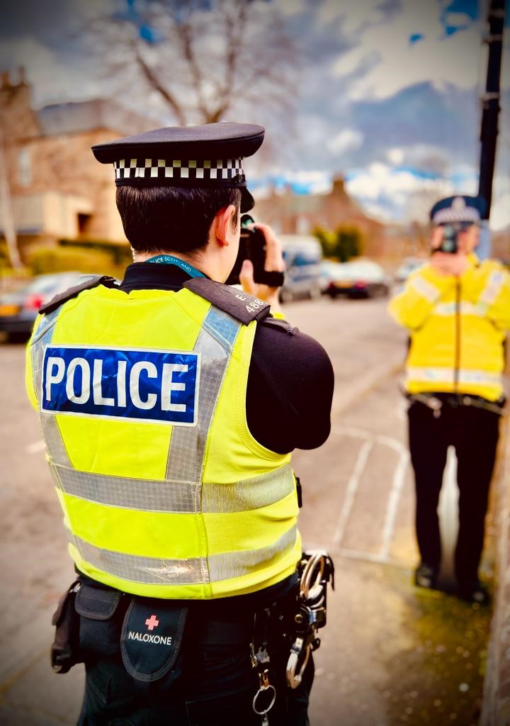 PSOSSEEdinburgh's tweet photo. We have been in the #Hermitage area this week teaching our cardboard police officer friend how to use the speed camera.  We also monitored the speed of traffic. Please keep the speed limit and drive to road conditions. #OpSlowTime 🚔 @Edinburgh_CC https://t.co/CiIZPsdaMe