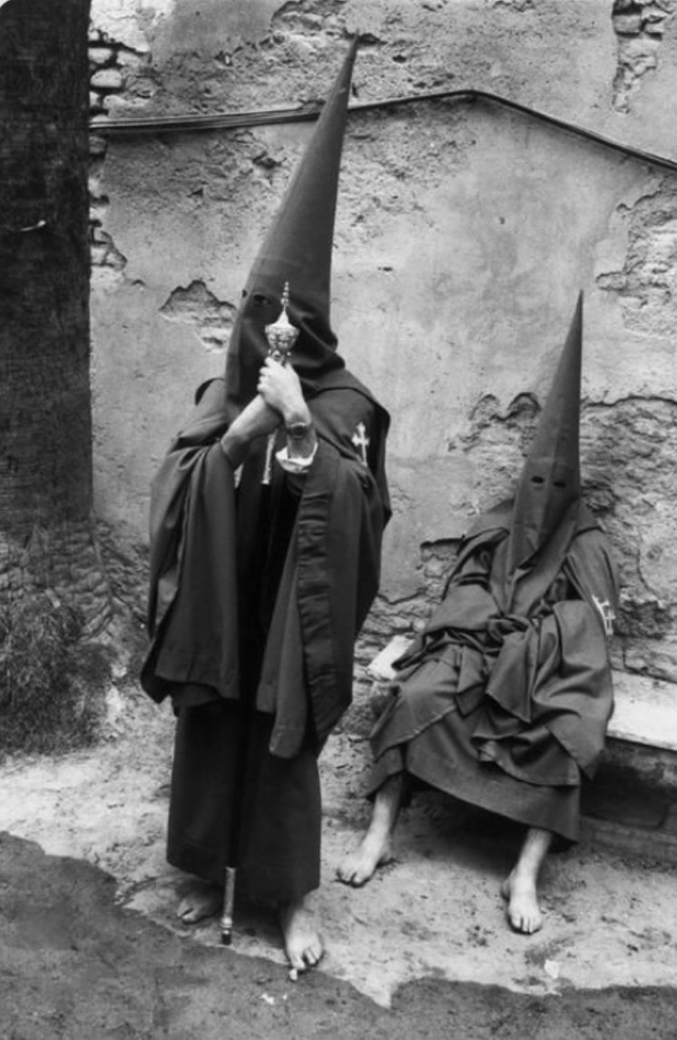 CarmenCarbon__'s tweet photo. Nadie ha fotografiado la Semana Santa de Sevilla como Josef Koudelka https://t.co/VMFeTy6beL